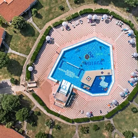 Centre Bi Village Tatil parkı 4*