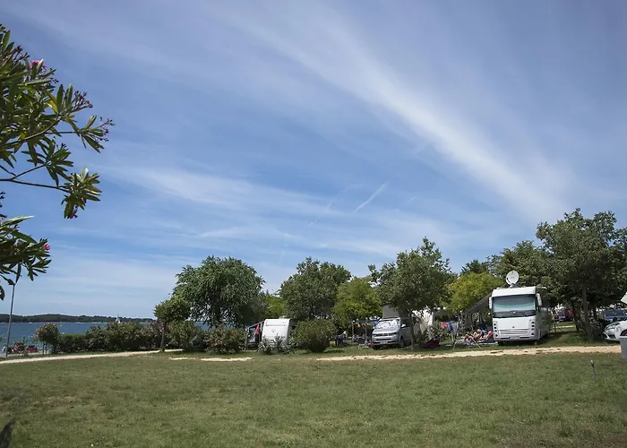 منتزه العطل Centre Bi Village