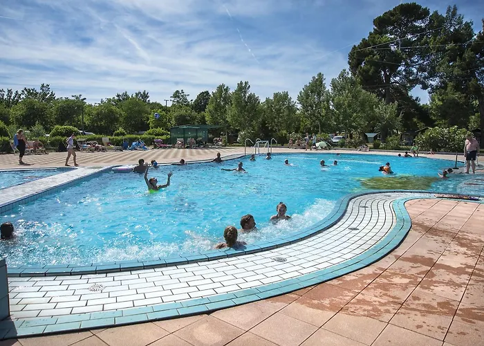 منتزه العطل Centre Bi Village فاجانا