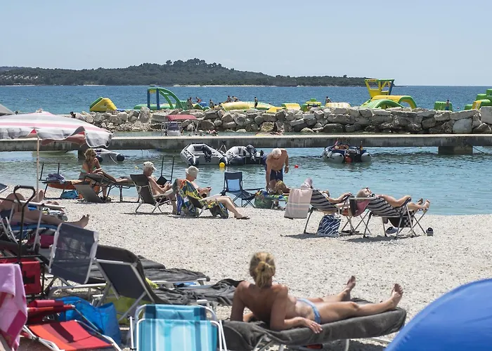 Centre Bi Village فاجانا