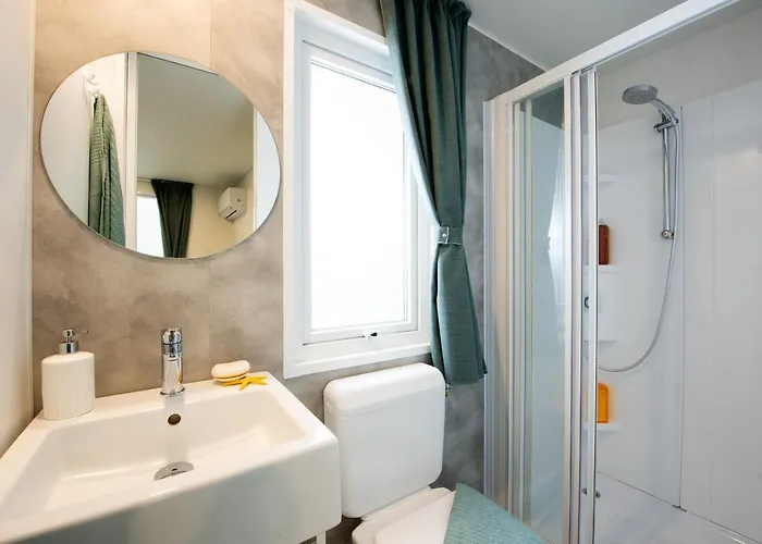 Centre Bi Village فاجانا