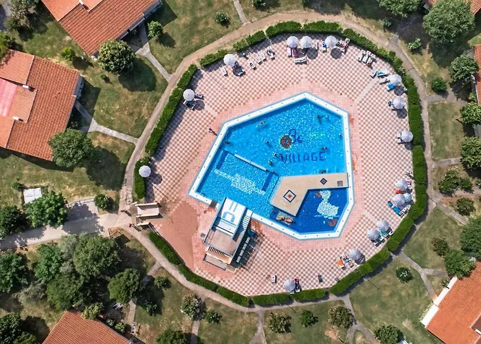 Centre Bi Village منتزه العطل 4*